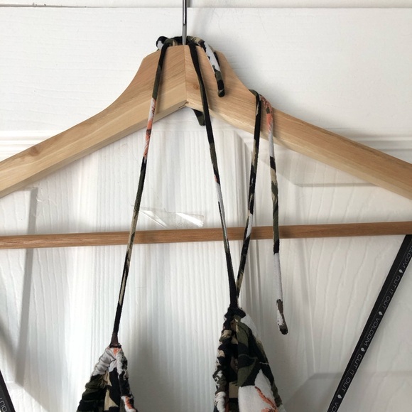 Volcom True to This Hawaiian Floral Halter Top - Picture 4 of 10